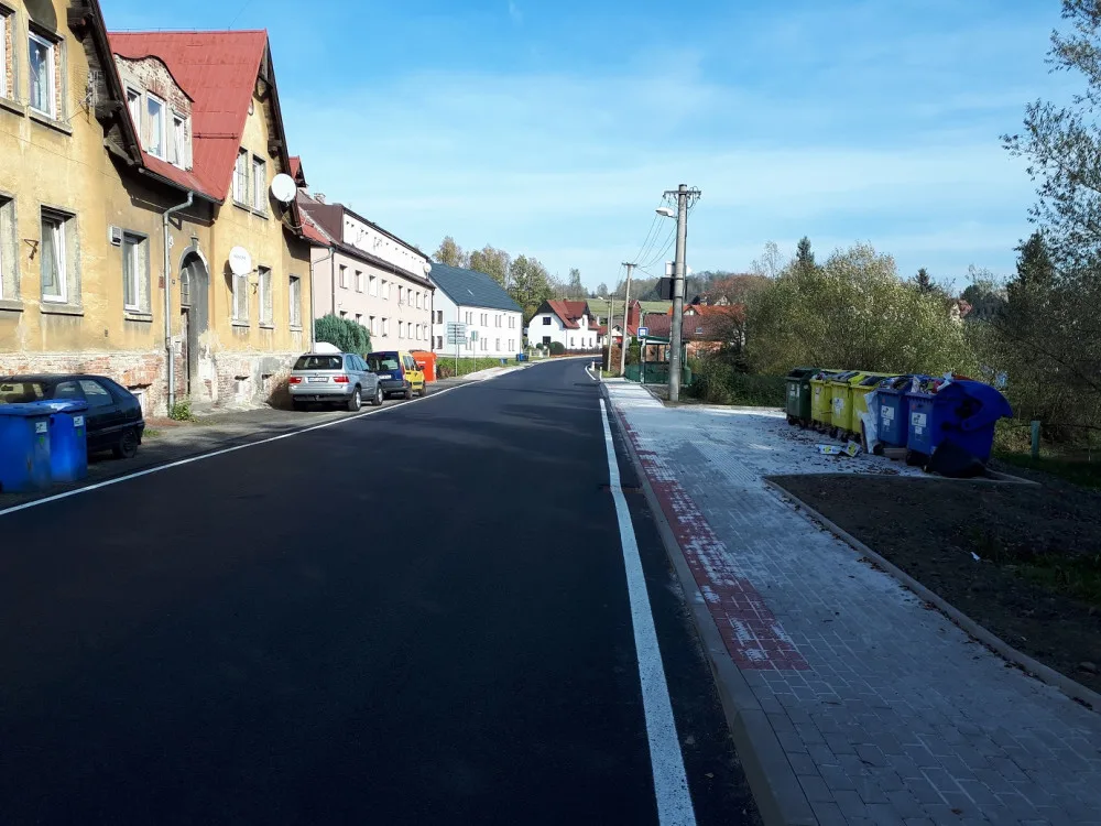 Nová silnice v Machníně.