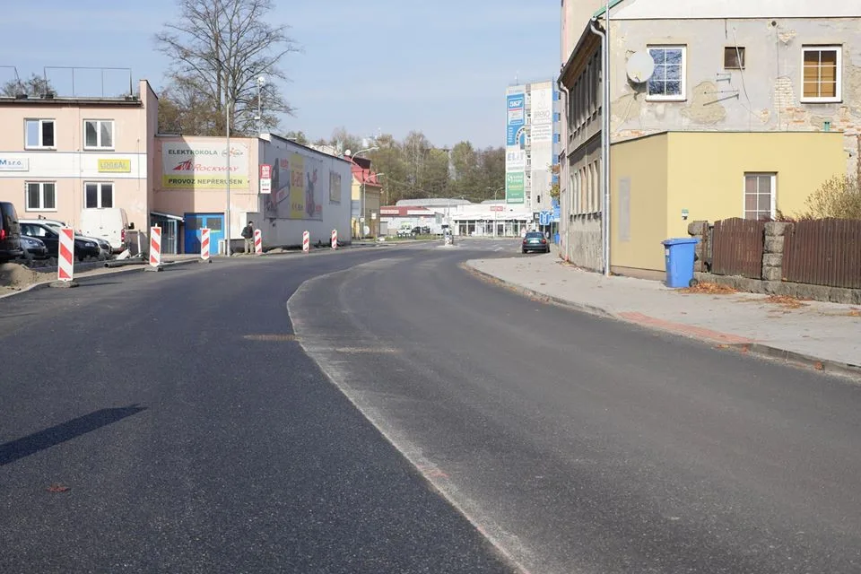 Na Horákovce se po pár dnech obejvila díra v silnici.