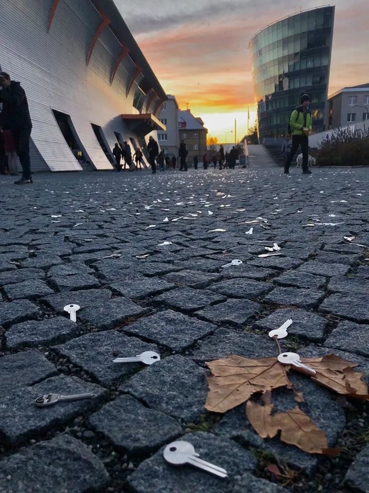Tulácký kampus posetý stovkami klíčů, studenti odstartovali oslavy 30 let svobody