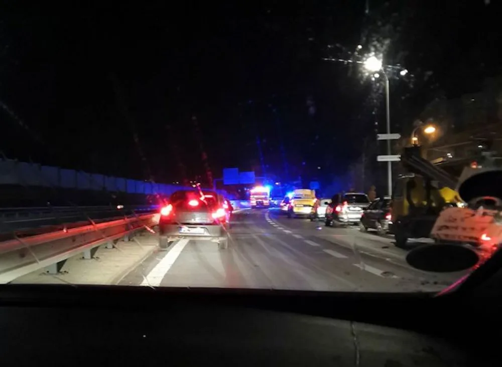 Výpadovka na Jablonec je uzavřená v obou směrech