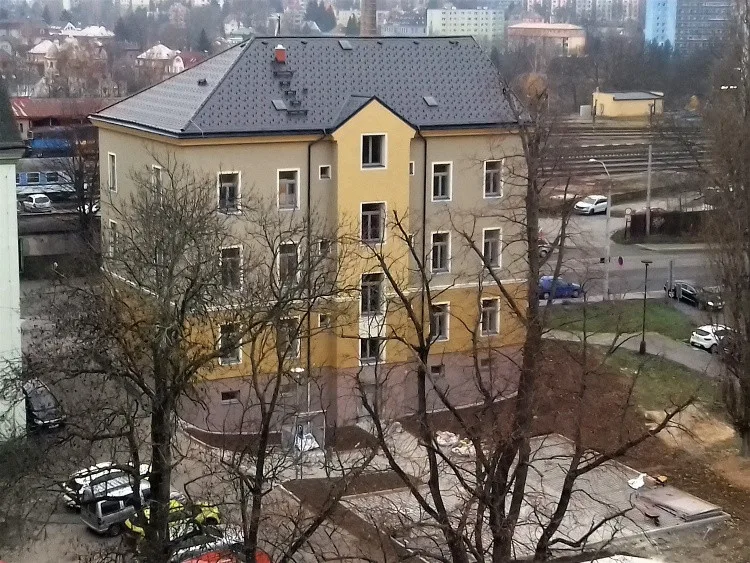 Opravený dům u autobusového nádraží