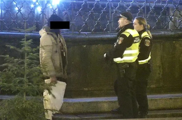 Ozdoby na stromeček si někteří chtěli nakrást přímo na Benešáku