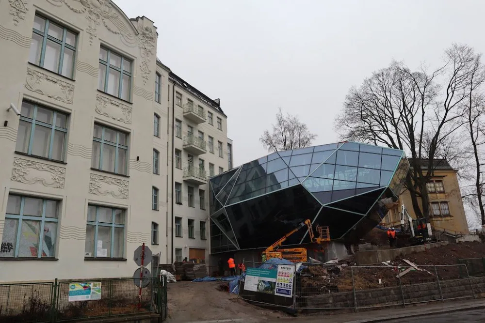 V centru Jablonce roste obří krystal za 57 milionů, ukrývat bude vánoční ozdoby