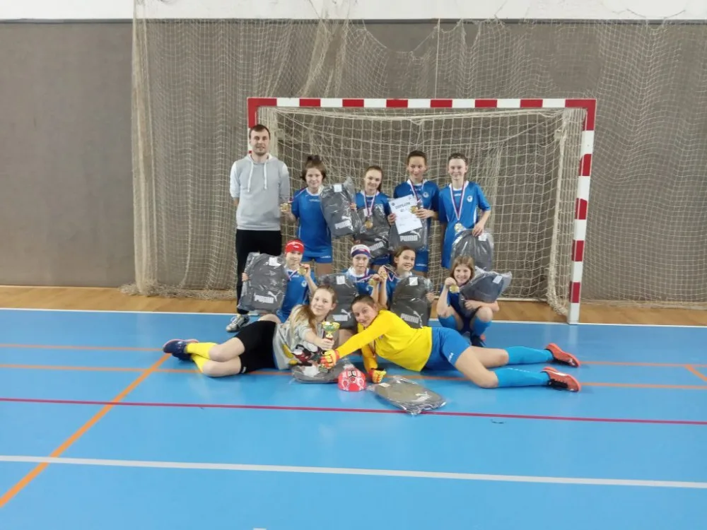 Holky z Jabloňovky nejlepší u nás. Vyhráli finále futsalové školní ligy