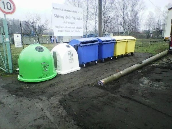 Nové kontejnerové stání v Turnově