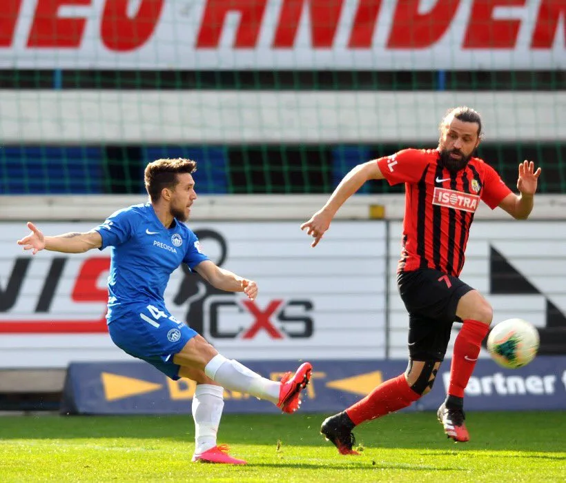 Slovan porazil Karvinou. Znovu řádil dvougólový Kuchta