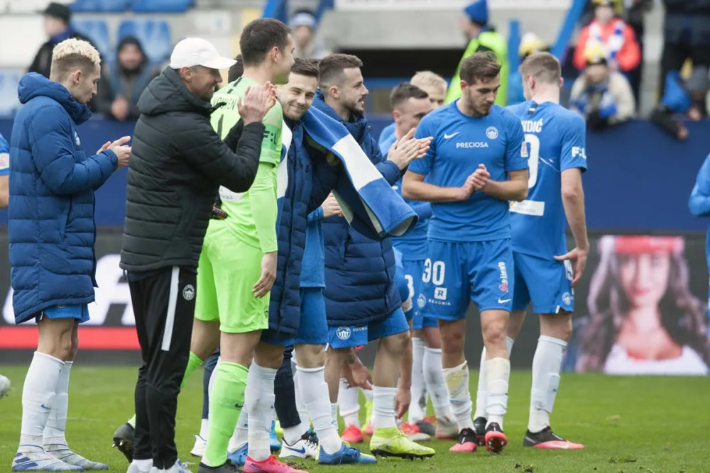 Slovan se složil na nákup plicní ventilační jednotky