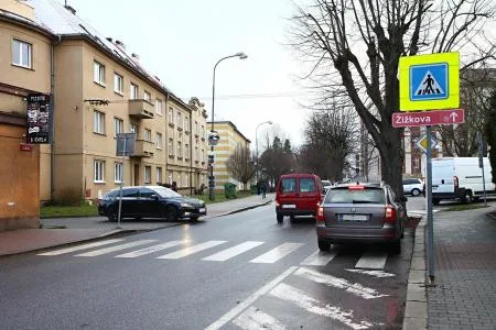 Parkování při vykládání dětí před školou
