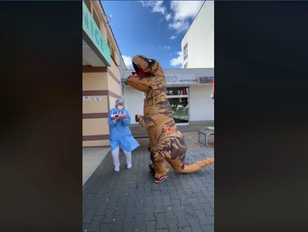 Do jablonecké nemocnice dorazil T-REX.
