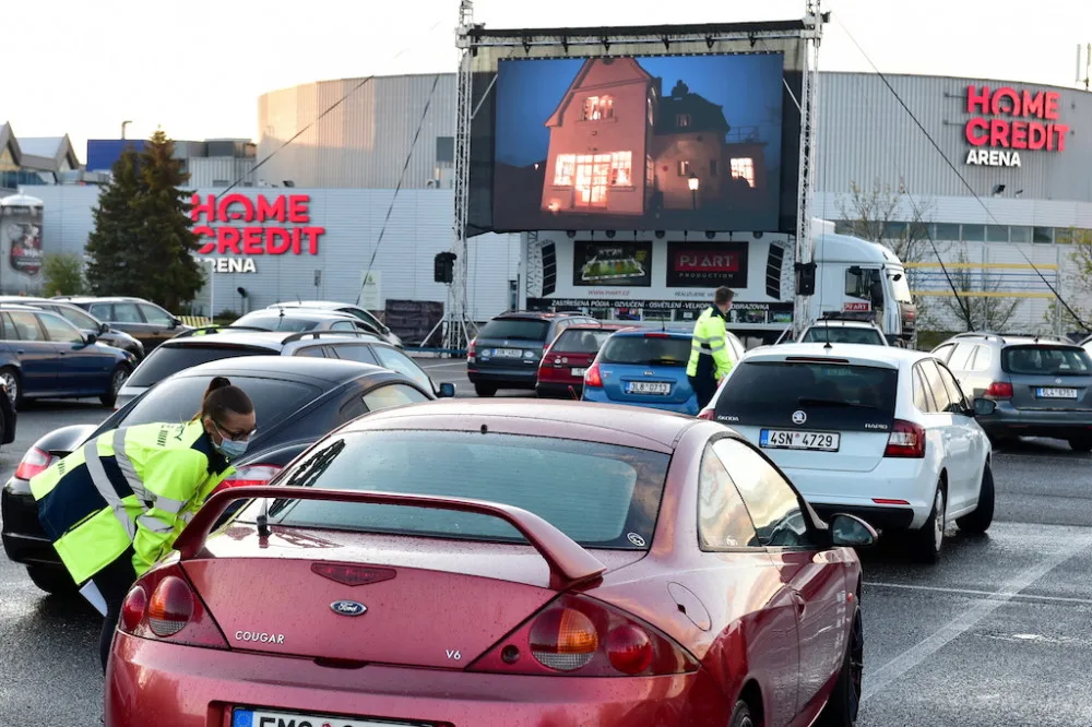 Autokino u Arény: pro velký zájem prodlouženo!