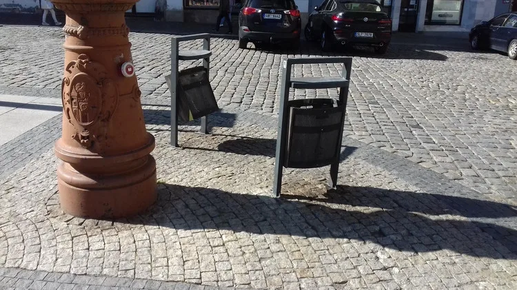 Nové koše v centru i na sídlištích. Město se pustilo do obměny
