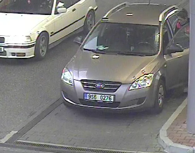 Neznámý řidič si v Liberci tankuje plnou, ale odjíždí bez placení. Policie se obrací na veřejnost