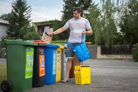 size4-15893024634312-2-cesi-zustavaji-elitou-v-trideni-kazdy-vhodil-do-barevne-popelnice-v-prumeru-51-kilogramu-odpadu