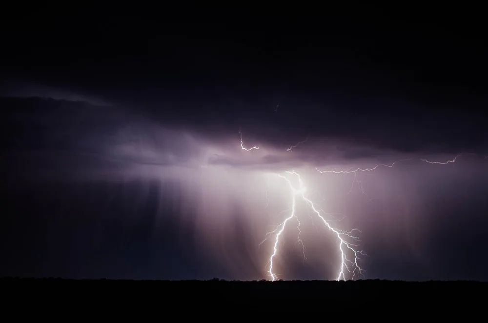 Vysoké teploty a silné bouřky, meteorologové vydali výstrahu