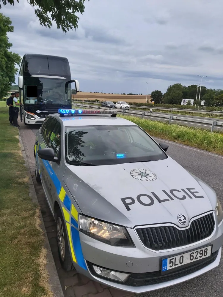 Policisté se zaměřili na kontrolu náklaďáků a autobusů. Řidiči překračovali rychlost i vozidla byla ve špatném stavu