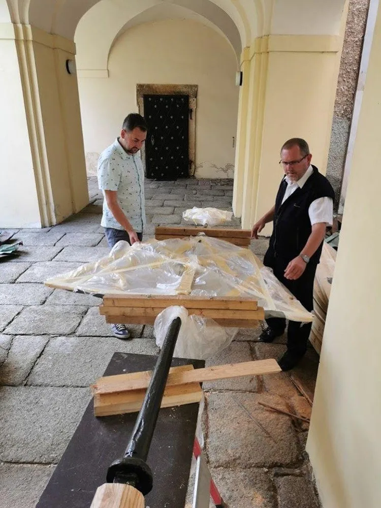 V Hejnicích bojují o záchranu věže nad kupolí hejnického chrámu, špatný stav odhalili náhodou