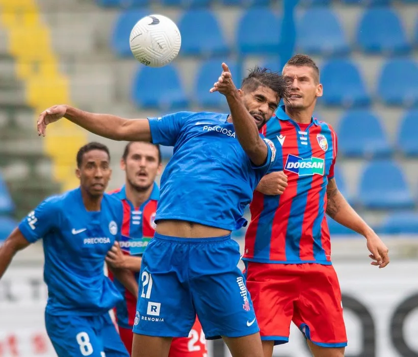 Gólová smršť v úvodu a první ligové body. Slovan porazil Plzeň 4:1