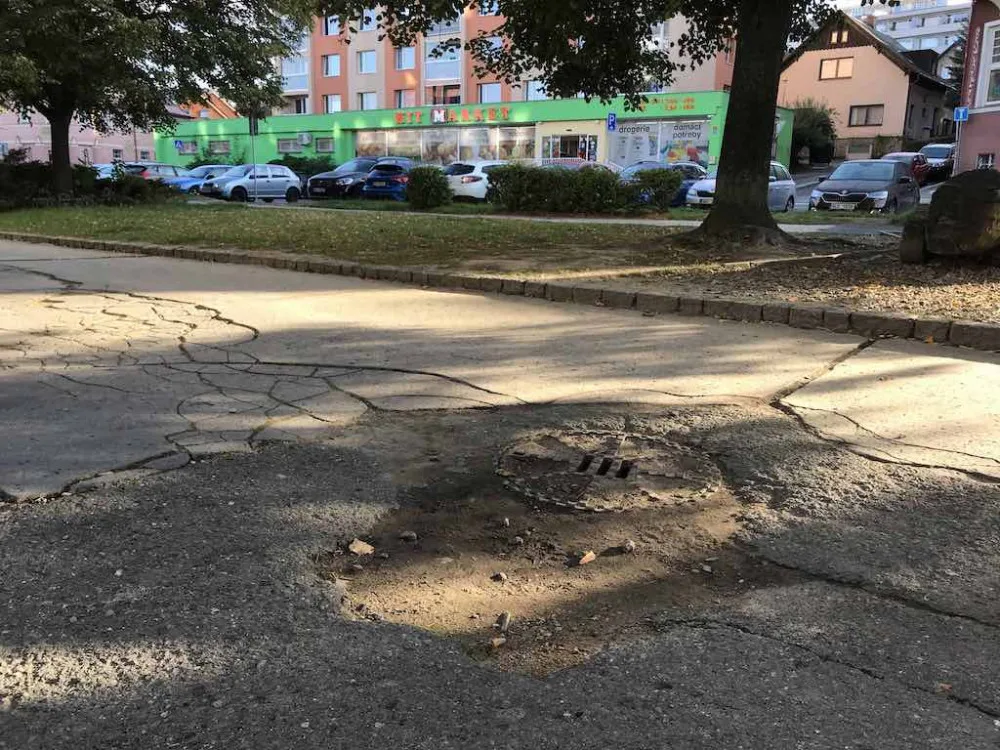 Lidem v Ruprechticích vadí z poloviny opravené náměstí. Další úpravy jsou v plánu, hájí se radnice