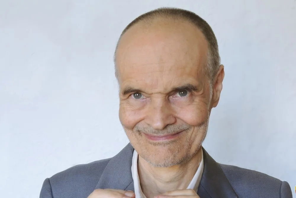 Usmívejte se na lidi, ale třeba i na věci, přírodu nebo svoji snídani, říká psychiatr Karel Nešpor