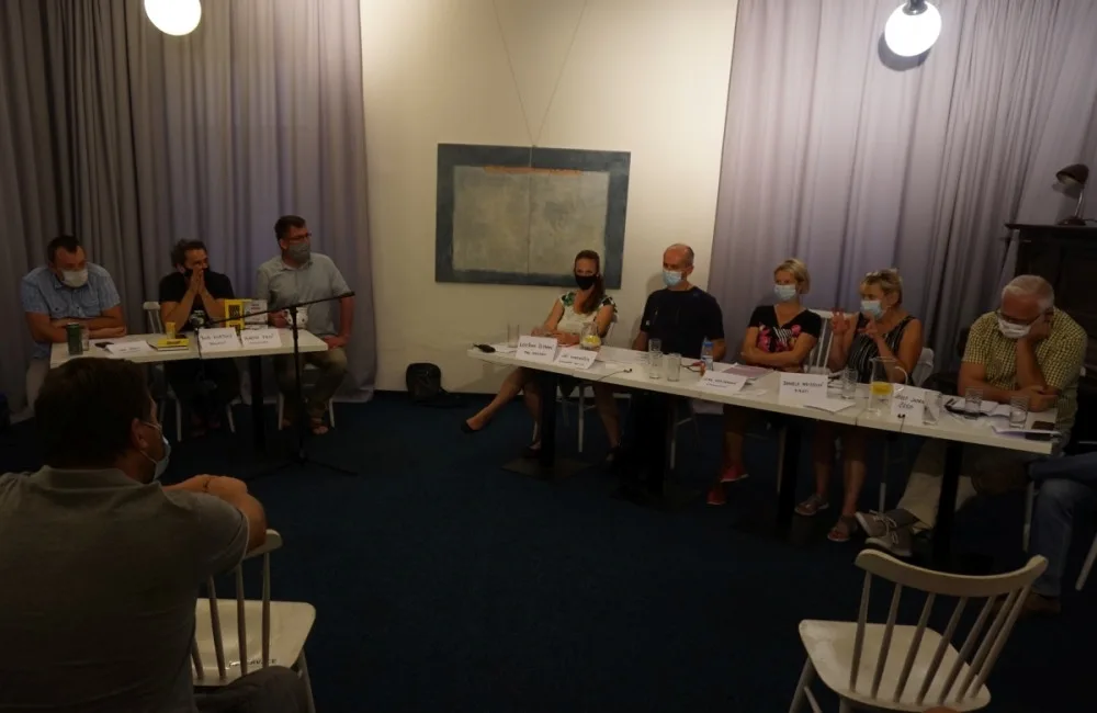 Předvolební debata u Fryče. Řešilo se školství a doprava, podívejte se na záznam