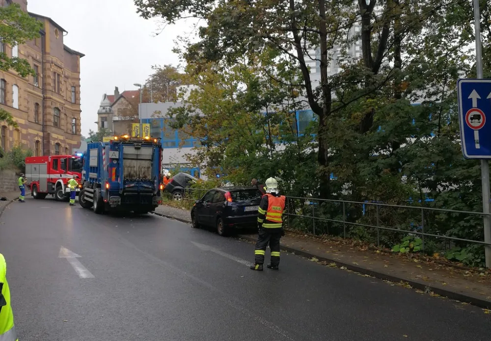 Dopravu v centru Liberce zablokovala nehoda.