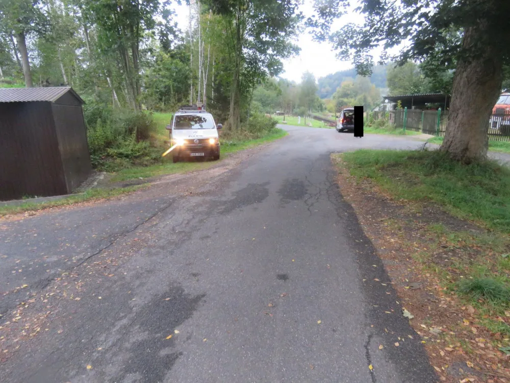 Motorkář při odbočování vjel do protisměru a srazil se s cyklistou