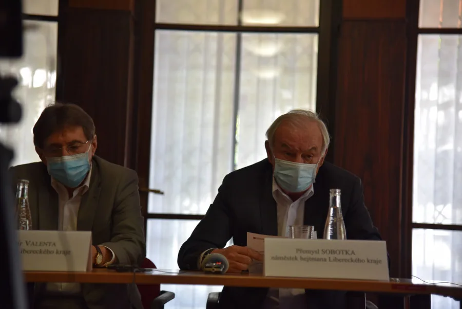 Lidé, neblbněte, máme problém, říká liberecký hygienik Vladimír Valenta