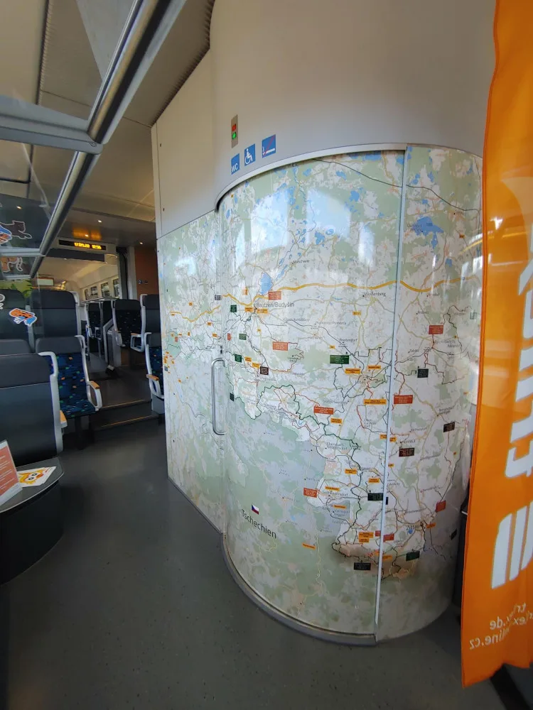 Die Länderbahn modernizuje flotilu vlaků. Nově nabízí wifi nebo velkorozměrovou mapu na toaletě
