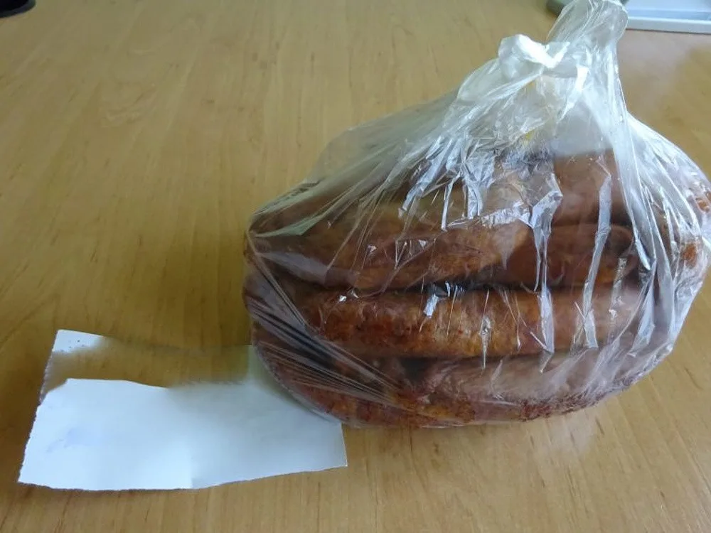 Nelegálně prodávané klobásy.