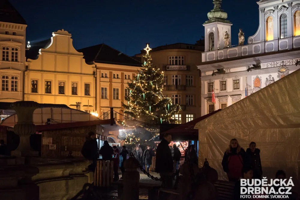 Turnov zrušil adventní trhy, rozsvícení vánočního stromu i ohňostroj
