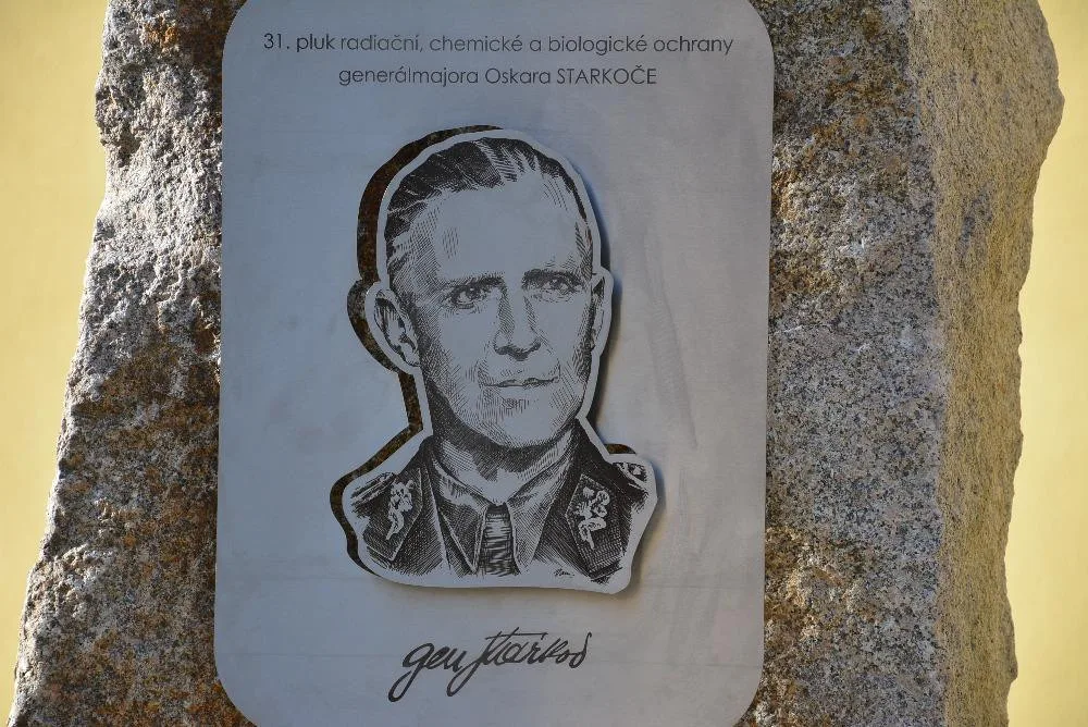 Pluk libereckých chemiků nově nese čestný název Oskara Strakoče