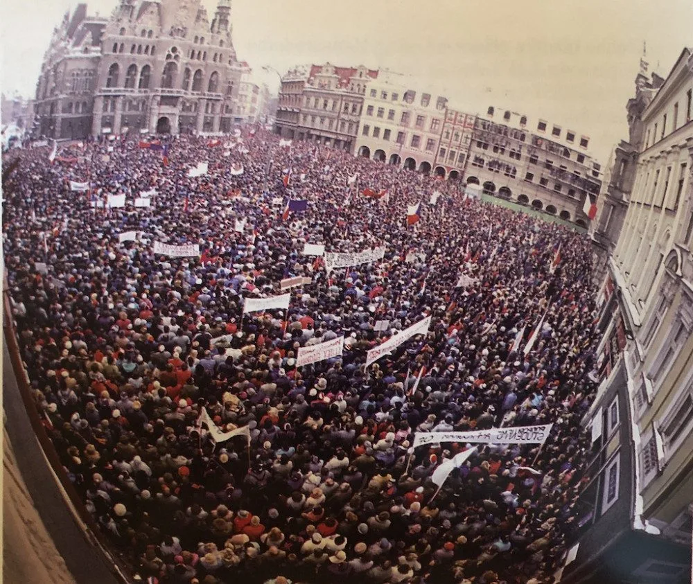 Hlavní demonstrace 27. listopadu 1989 (FOTO: LAdislav Ovsík)
