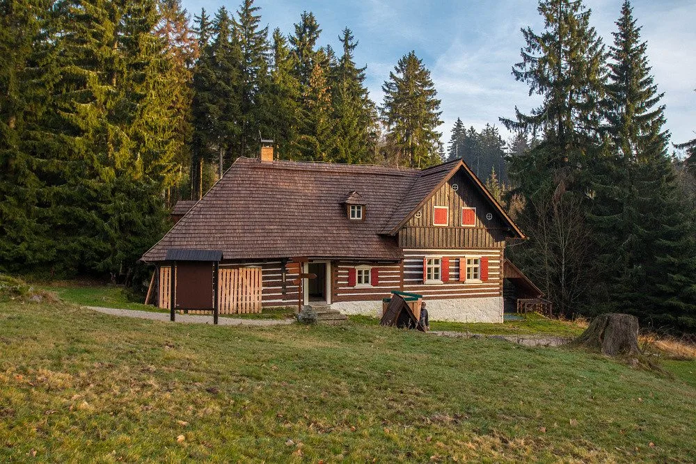 Jizerskohorská roubenka se dočkala uznání. Liščí bouda získala ocenění Patria Nostra