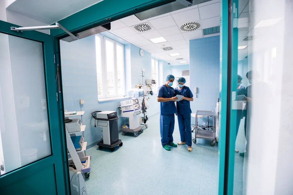 V Česku zemřelo první dítě s nemocí covid-19. Bylo z Liberecka