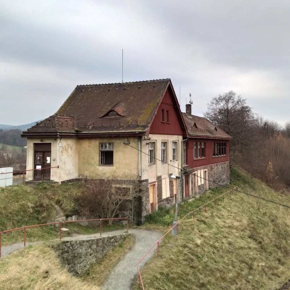 Vlakové nádraží v Chotyni je definitivně kulturní památkou