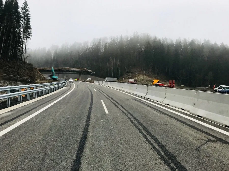 Rádelák bude průjezdnější. V neděli se otevřou nové dva pruhy v obou směrech