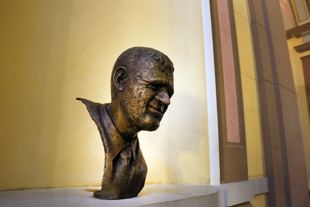 František Peterka doplnil Buriana. Na radnici mu odhalili bustu