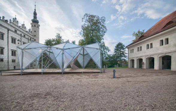 Dětský pavilon z areálu zámku v Litomyšli se přesune do Liberce. Koupila ho univerzita