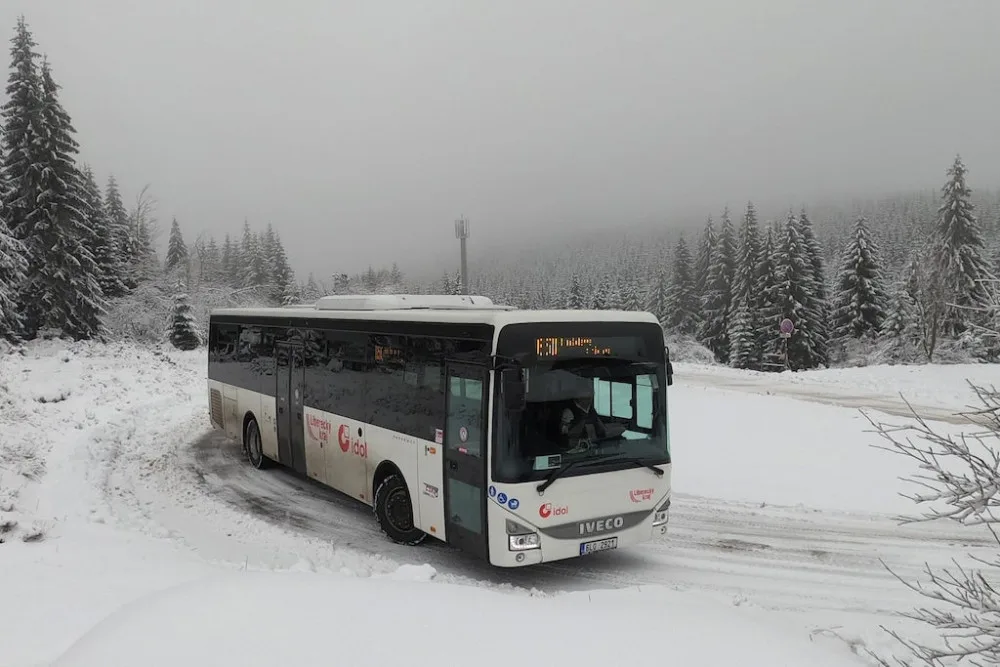 Auto nechte doma, na lyže vás bez starostí dovezou speciální lyžařské spoje