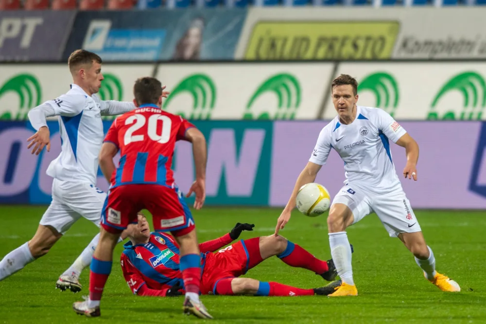 Slovan po osmi letech veze z Plzně tři body. Rozhodla červená karta pro Kašu