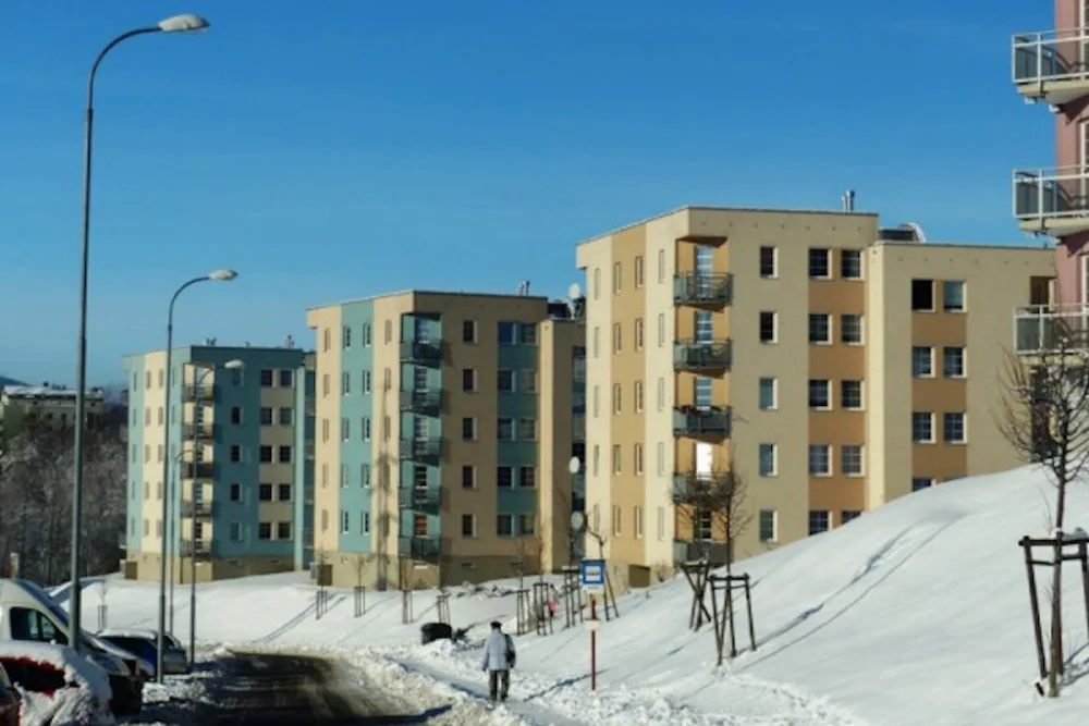 Další varianta převodu podílů města na družstevníky. Složité, nákladné a rizikové, vadí opozici