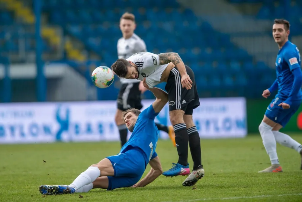 Slovan v dohrávce těsně přetlačil Zlín. V závěru zahodil penaltu Poznar