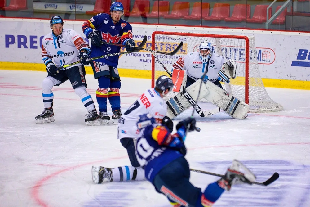 Tygři vyhráli v Budějovicích a drží čtvrté místo zaručující play off