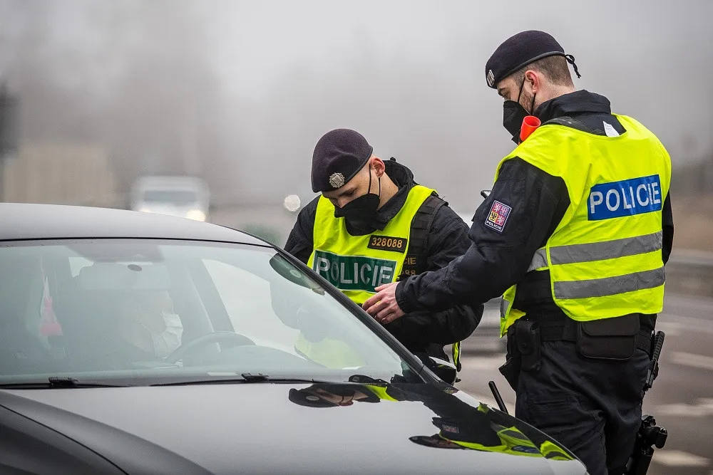Žádné dlouhé zdržování ani fronty. Kontroly na hranicích okresů probíhají klidně