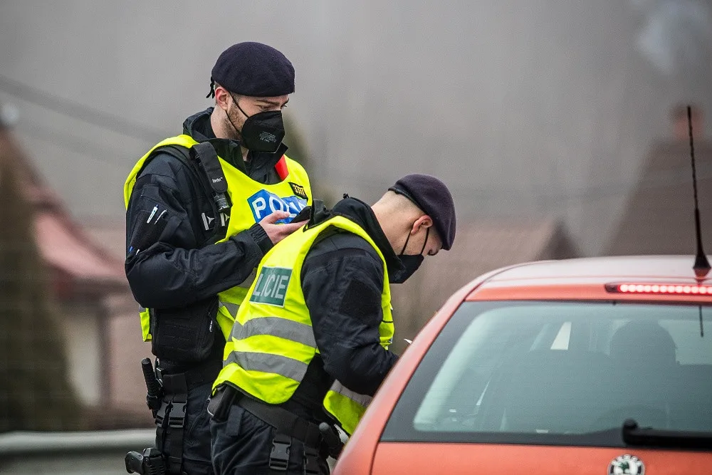 Žádné dlouhé zdržování ani fronty. Kontroly na hranicích okresů probíhají klidně
