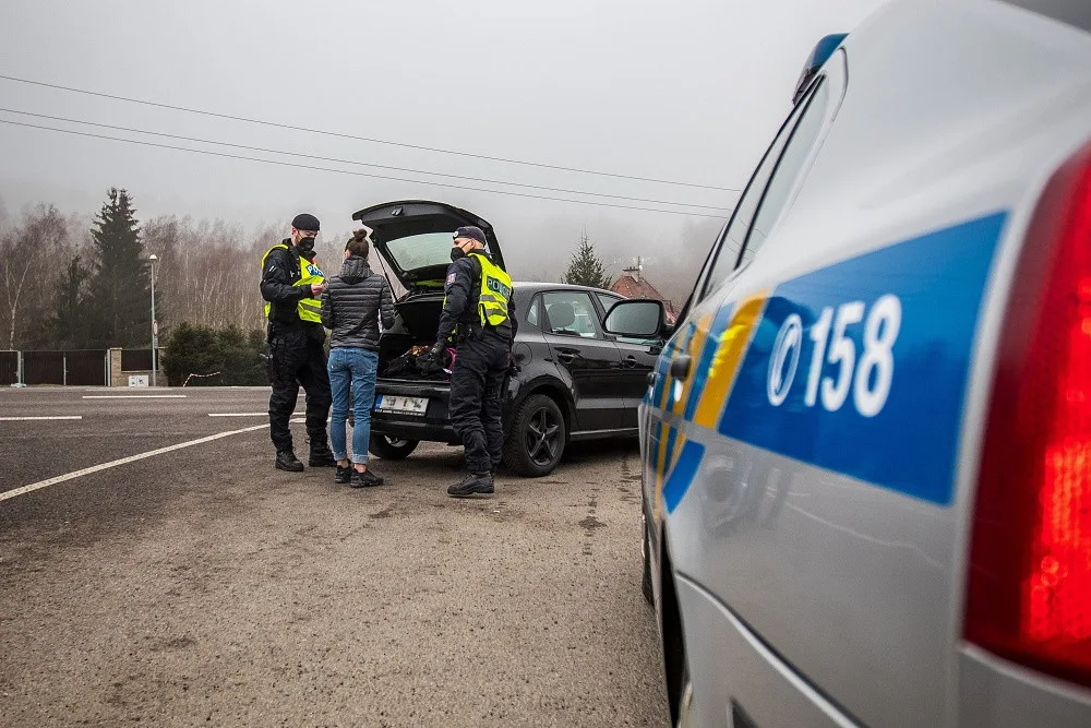 Žádné dlouhé zdržování ani fronty. Kontroly na hranicích okresů probíhají klidně
