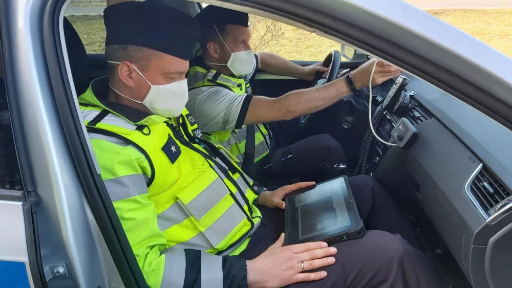 Na dálnici už jen s elektronickou známkou. Ty staré nezapomeňte odstranit, hrozí vám pokuta
