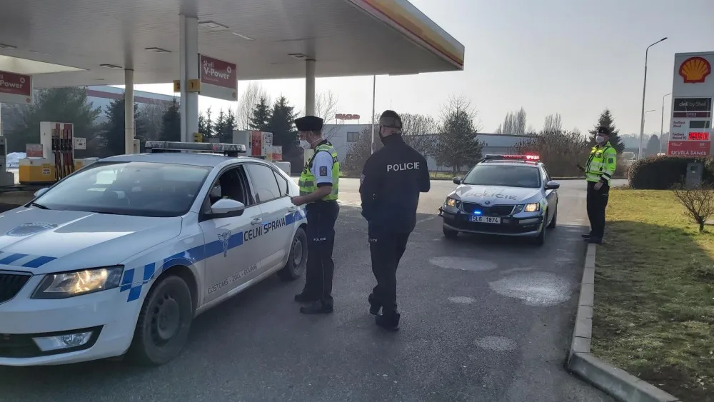 Na dálnici už jen s elektronickou známkou. Ty staré nezapomeňte odstranit, hrozí vám pokuta