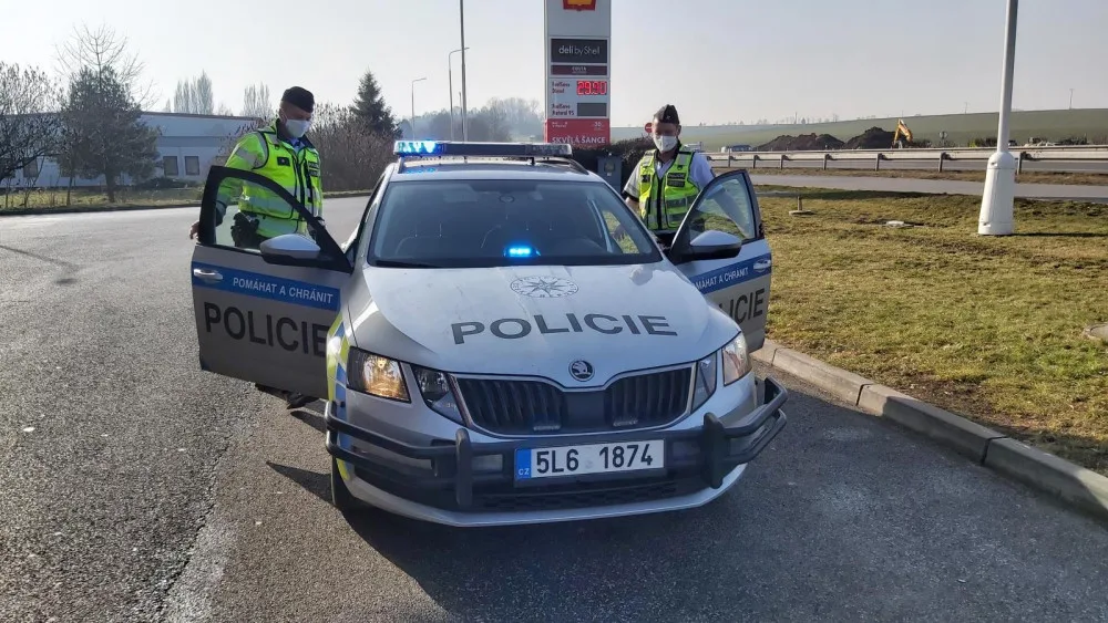 Na dálnici už jen s elektronickou známkou. Ty staré nezapomeňte odstranit, hrozí vám pokuta