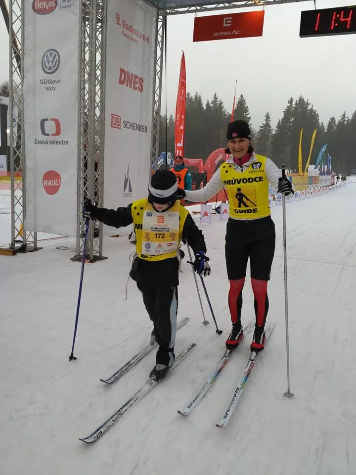Třetina startovného na Virtuální ČEZ SkiTour vybaví díky Hervisu na zimu nevidomé účastníky